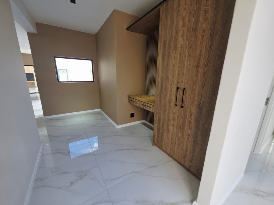 4 Bedroom Property for Sale in Sandown Western Cape